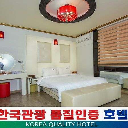 โรงแรมควีน Gwangju Metropolitan City ภายนอก รูปภาพ