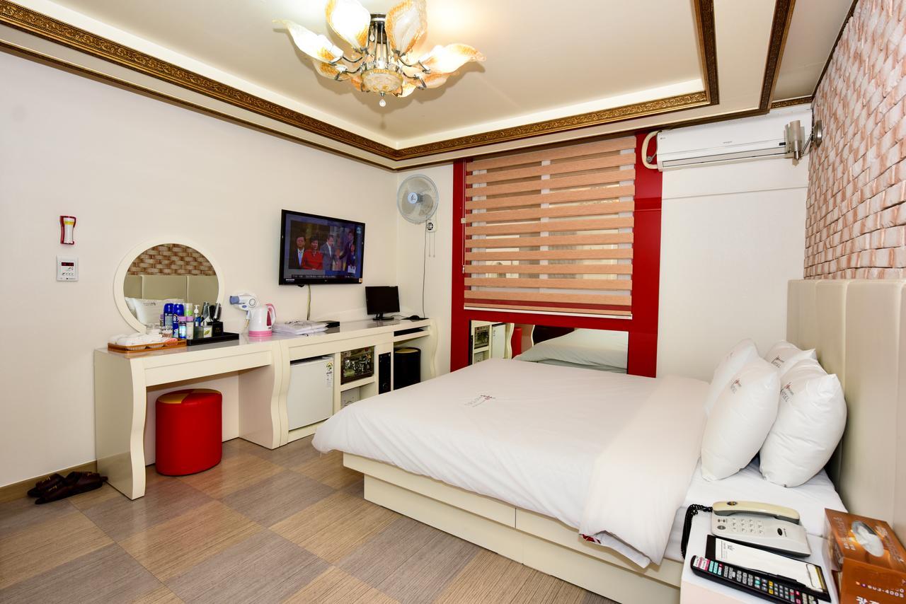 โรงแรมควีน Gwangju Metropolitan City ภายนอก รูปภาพ