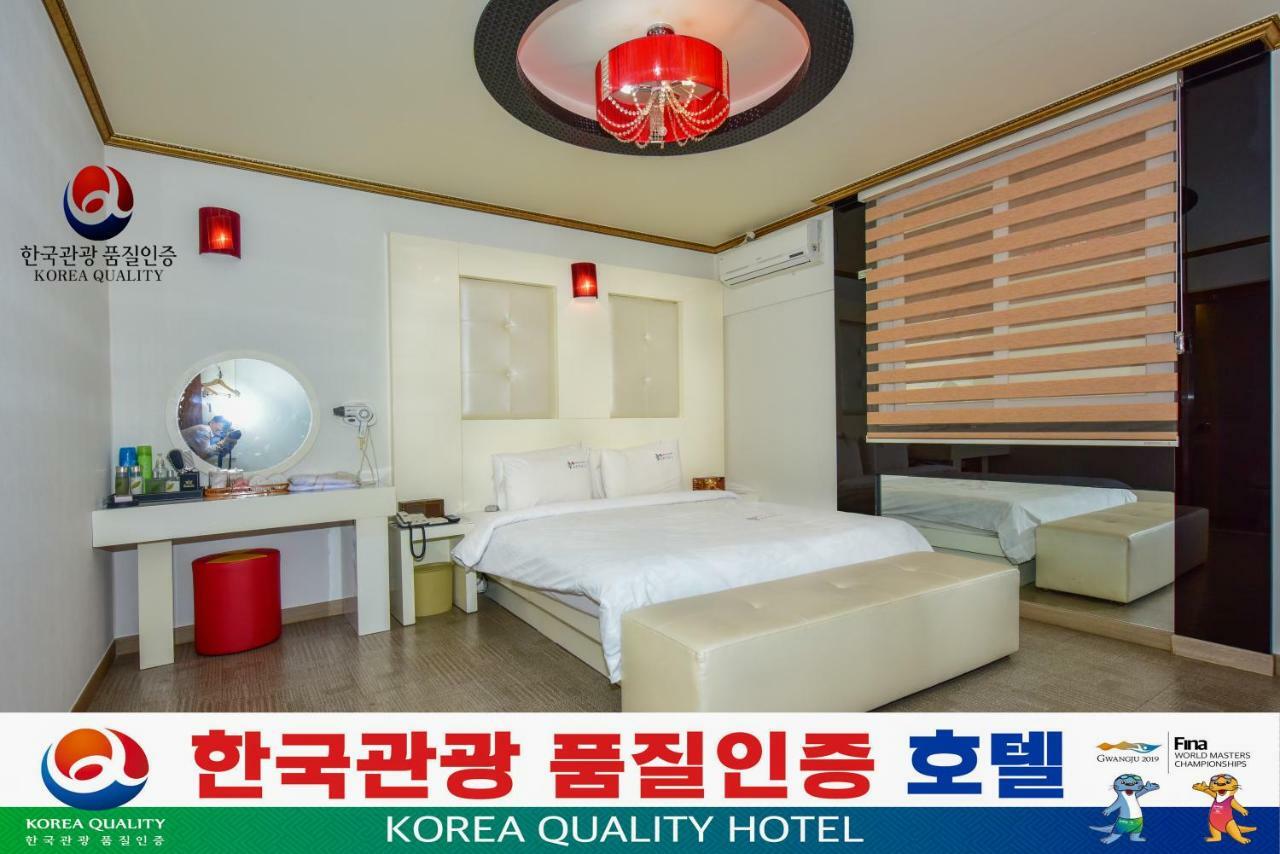 โรงแรมควีน Gwangju Metropolitan City ภายนอก รูปภาพ